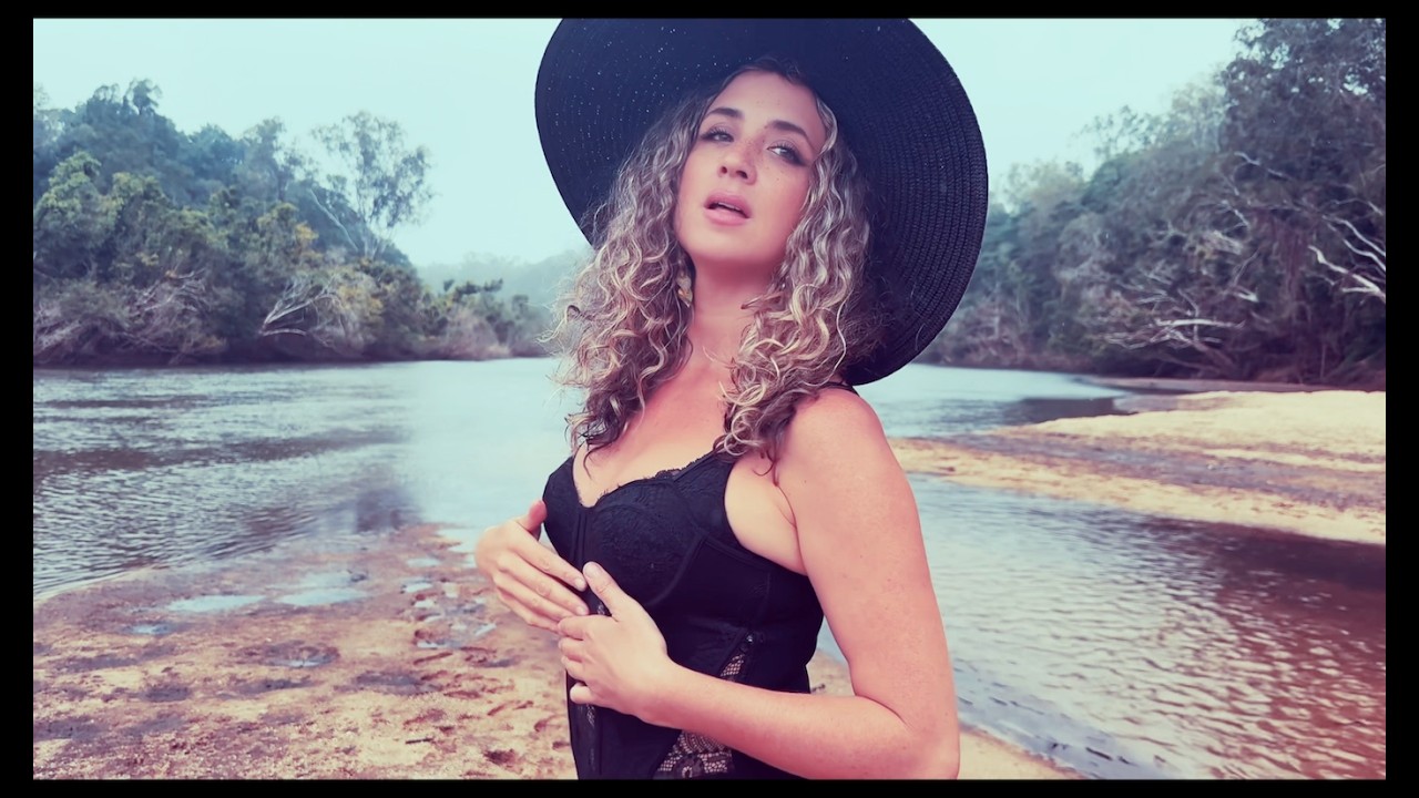 Obejrzyj Devious - Lucy Gallant (Official Music Video) w YouTube Obejrzyj Devious - Lucy Gallant (Official Music Video) w YouTube