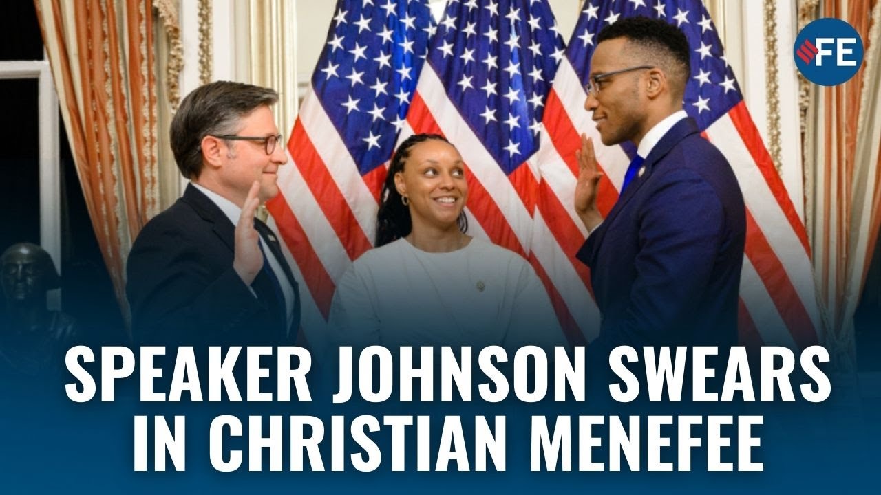 Спикер Палаты представителей США Джонсон привел к присяге конгрессмена Кристиана Менефи, еще боль...