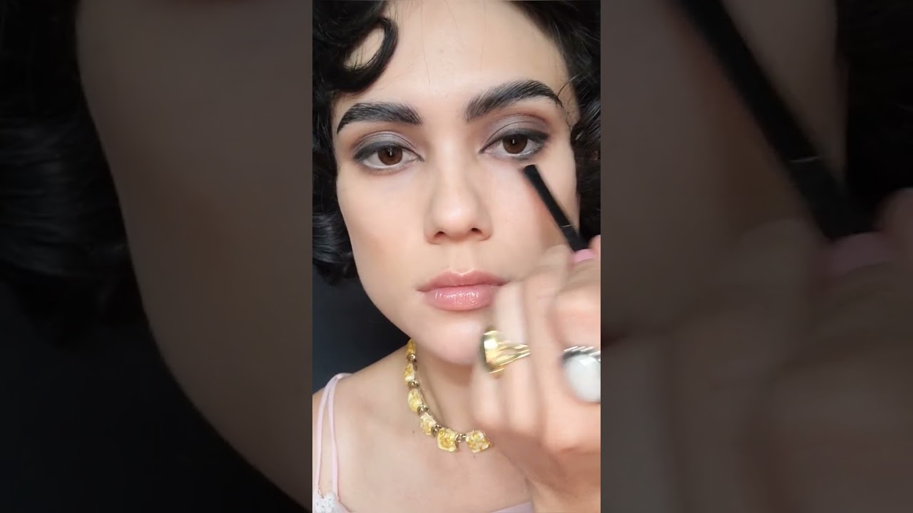 try to tell me I don't look like #liztaylor (when you squint your eyes) #60sinspiredmakeup