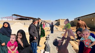 Workers in the cowshed are having a rural breakfast.Baraku bread is baked by Janbibi.