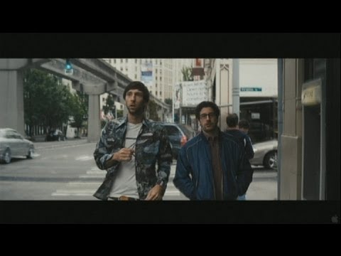 بازیگر فیلم امریکن پای اینبار در نقش روزنامه نگار