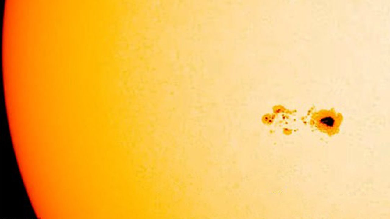 Nasa Discovers Huge Dangerous Spot On Sun Youtube