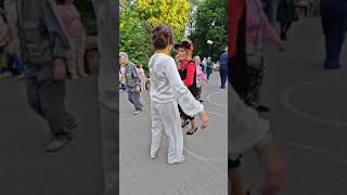 19.05.24г..."А Ты Одна"... Олег Голубев... звучит на танцполе в Гомельском парке...