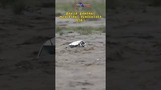 Banjir menerjang mobil#video #viral