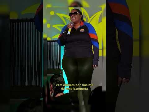 Entre a direita e a esquerda, eu continuo sendo uma mulher cega | Standup Tata Mendonça