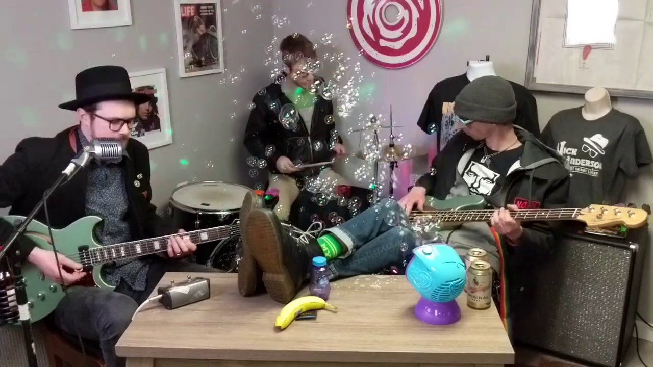 Obejrzyj Tiny Desk Contest 2019 - Nick Anderson and The Skinny Lovers - Dance, Dance w YouTube Obejrzyj Tiny Desk Contest 2019 - Nick Anderson and The Skinny Lovers - Dance, Dance w YouTube