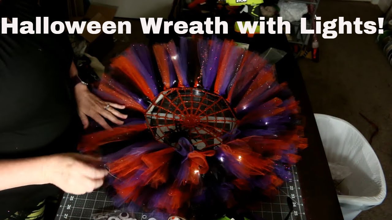 How to make a Halloween Wreath with tulle and spooky lights - YouTube