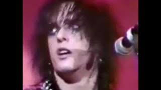 Mötley Crüe - Red Hot (LIVE).mp4