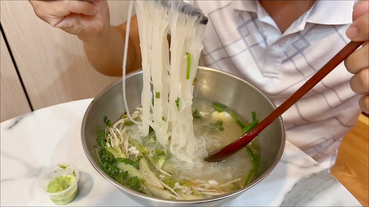 Relaxing ASMR Noodles & Squid 😋 Intense Eating Sounds , Vietnamese Street Food Mukbang (No Talking)