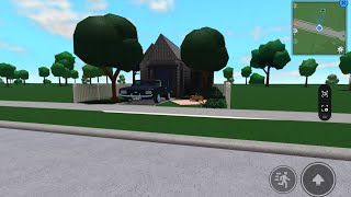 How to build tiny suburban house in Bloxburg!