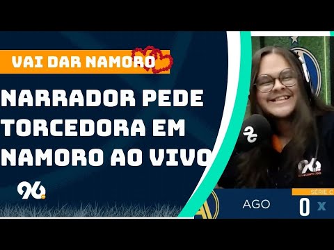 Narrador da 96 pede torcedora em namoro ao vivo durante transmissão