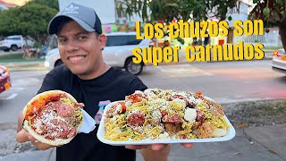 Las Arepas rellenas y Chuzos del Vecino de la 88 en Barranquilla  Comida callejera