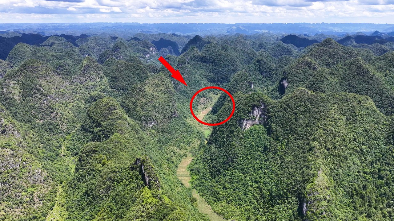 Семья из Гуйчжоу живет одна в долине, изолированная от мира.