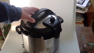 Closing the Instant Pot lid