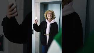 Дивний сусід переслідує дівчину