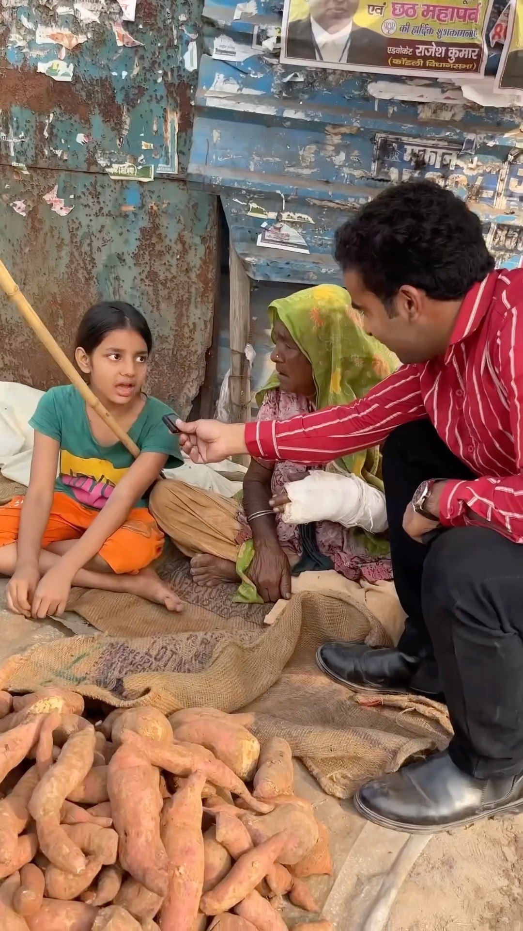 ?बच्ची और दादी को देख कर रोना आया ??#humanity #respect #helping #trending #viralvideo #youtube