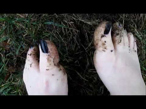 Pale Feet - Wet Grass - Flip Flops Sounds