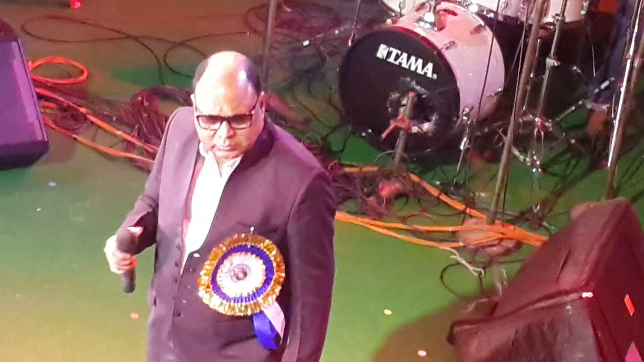 Mujhko pina hai pine do live concert in Kolkata