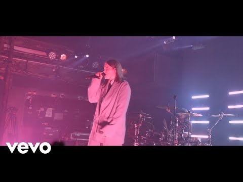 Venbee Ana Live In London 