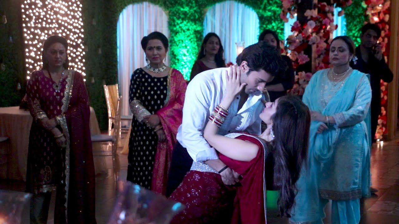 Parineeti On Location Pari Sab Kuch Bhul Ke Kiya Dance Sanju Ke Sath