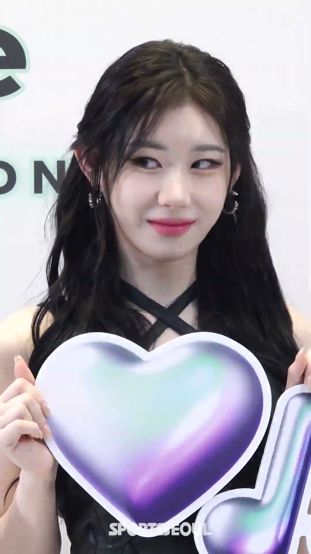 있지 채령(ITZY CHAERYEONG), 믿지 홀리는 꽃미모