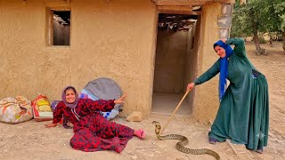 Horrifying Venomous Snake Attack on Homeless Mother and Daughter Shocks Everyone