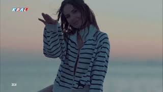 Betül Demir - Yüzdü Kiyiya\