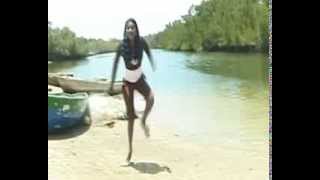 Download Lagu Omar Mendy \u0026 The Yaagon Band - Nyaang Apeh Ou N'Cham (Gambian Music Video) MP3