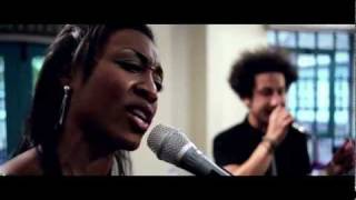 Miniatura de "Mamas Gun Feat. Beverley Knight - Only One (Live) OFFICIAL VIDEO"