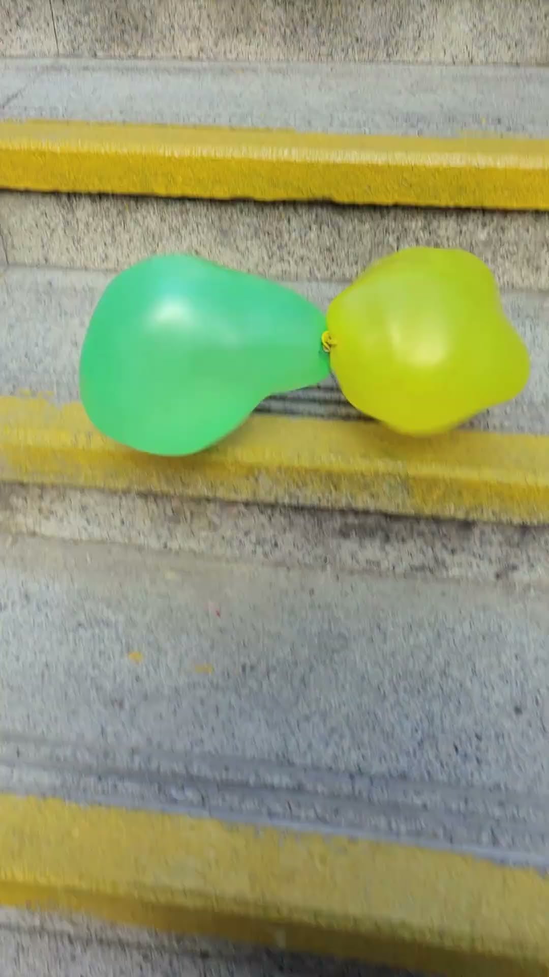 Vineria \u0026 Simon vs water balloons
