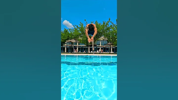 Upside down Pool trick 📲💦 with @xiaomi  #Xiaomi13Pro #photoshoot  #pool