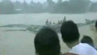 Amazing new footage people swept  away in Marikina River BAGYONG ONDOY