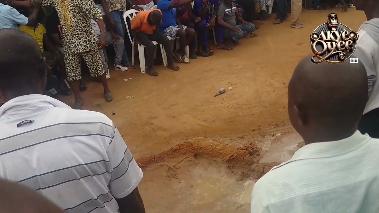 Fête de génération à Attiekoi. Prise du kondjo chez les  Bonto.