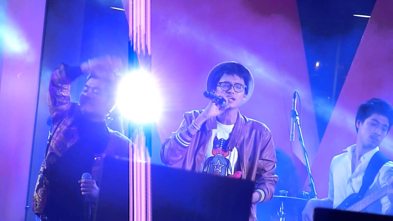 12-05-2013 The Voice - We are young งาน Channel V The Volume @Siam Discovery