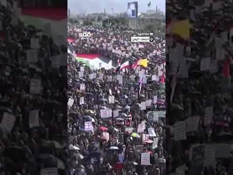 يا غزة إحنا معكم أنتم لستم وحدكم هتافات الجماهير خلال مسيرة مليونية في العاصمة اليمنية صنعاء