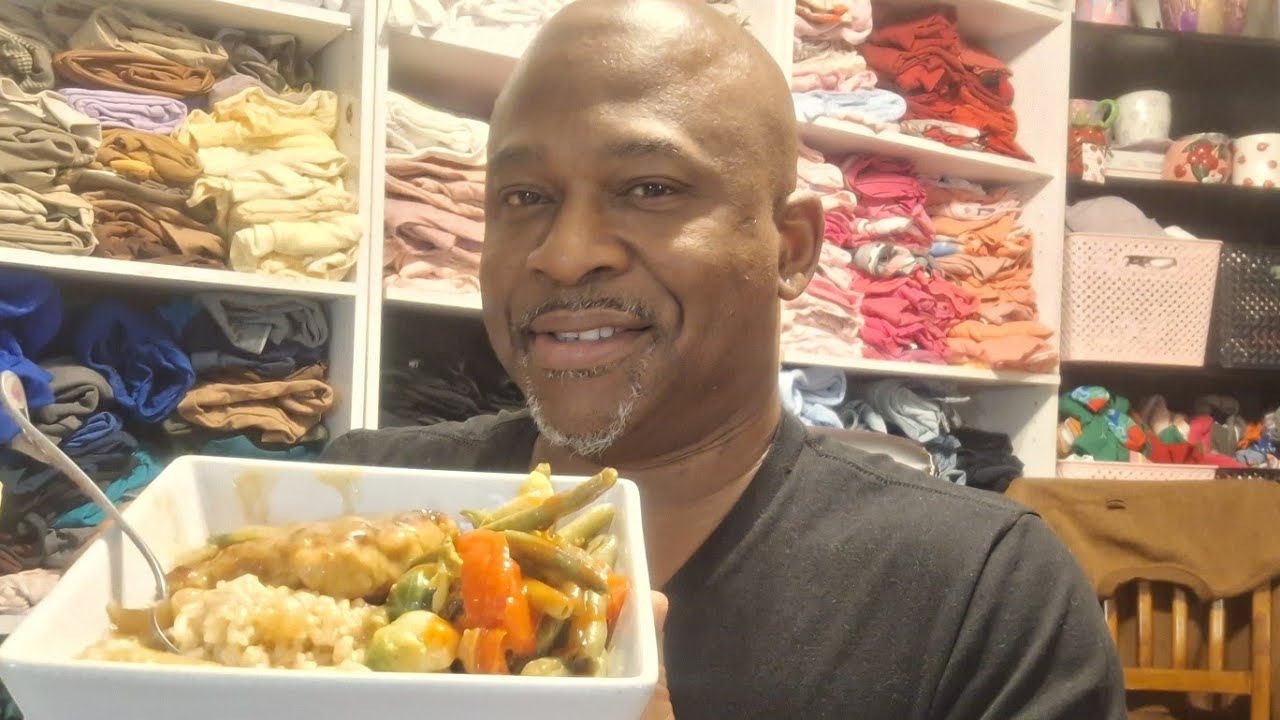 Мукбанг с тушеной курицей в соусе @ResaRee-2