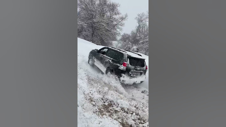 Toyota Landcruiser Prado snow off road