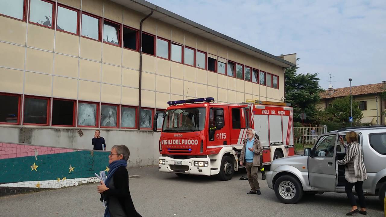 [INTERVENTO] Arrivo APS Supercity - Principio di incendio - VVF Pavia ...