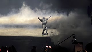 Kanye performs „Ni**as in Paris“ in Paris Resimi