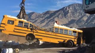 Extreme Heavy Duty Shredding Machine Crushing Bus, Cars & Satisfying Metal Recycling Process