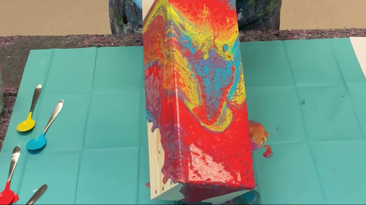 Acryl gieten op een wijnkist