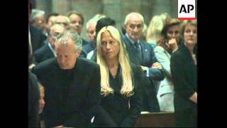 ITALY: MILAN: INTERNATIONAL CELEBRITIES PAY FINAL RESPECTS TO VERSACE