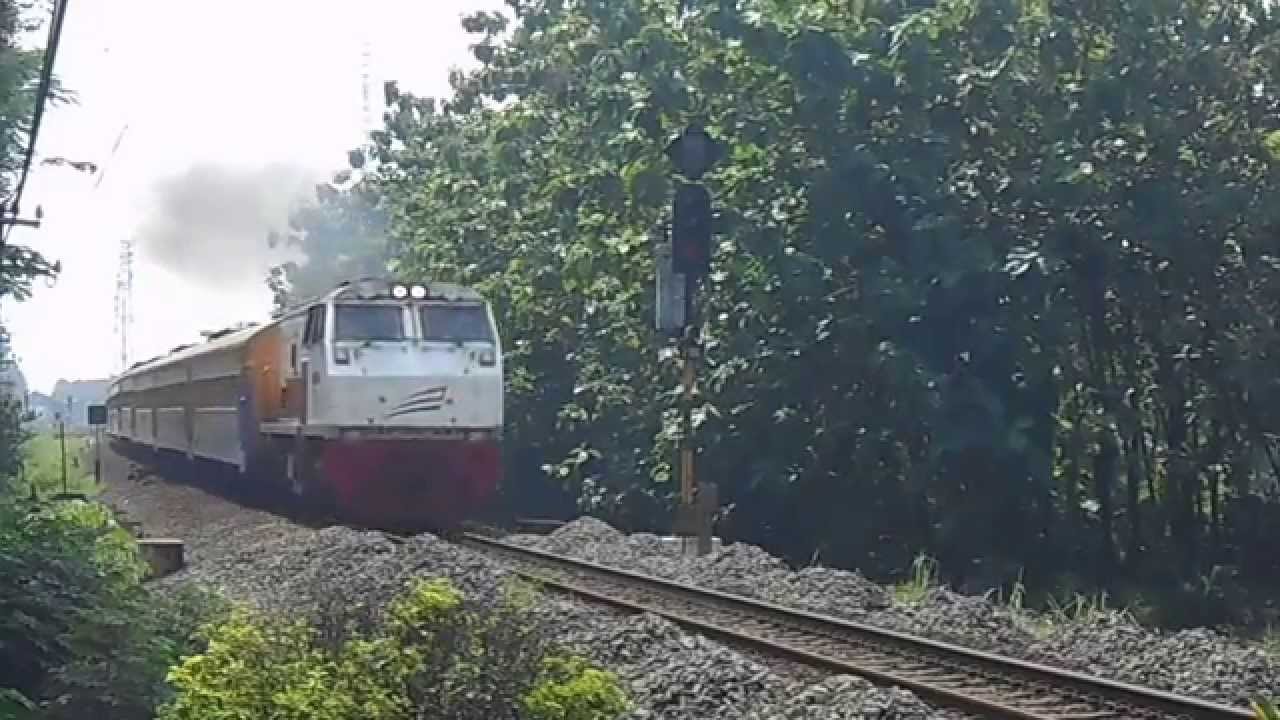CC 203 02 01 SDT ft Kereta Api Pasundan - YouTube