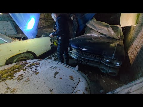 Unbelievable Classic Cars Left Abandoned In This Huge Barn Unbelievable Classic Cars Left Abandoned In This Huge Barn