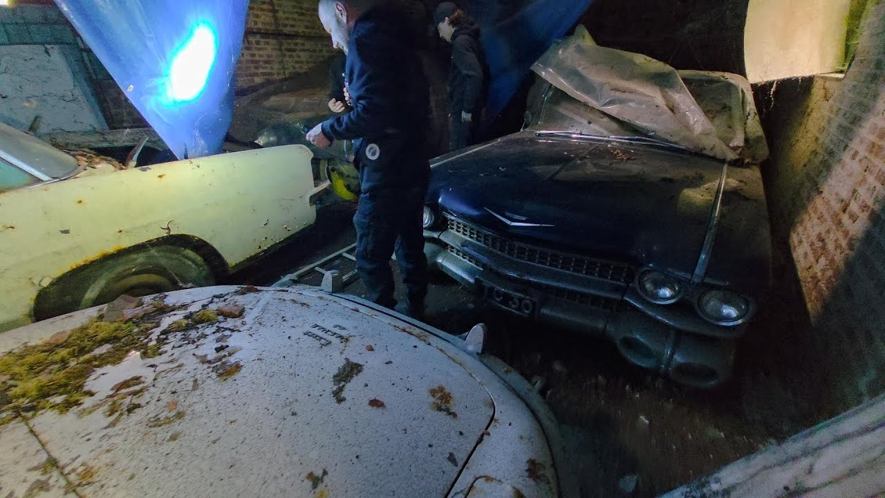 Невероятное количество классических автомобилей, брошенных в этом огромном амбаре!