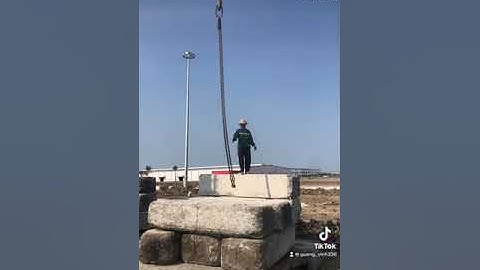 Cẩu ép cọc cảng quốc tế long an cần giuộc