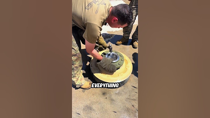 How Soldiers Change A Tank’s Wheel?