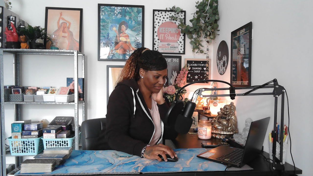 Pisces ♓️ Pisces... we need to talk about this person you're dealing with -pull up a chair!🔮