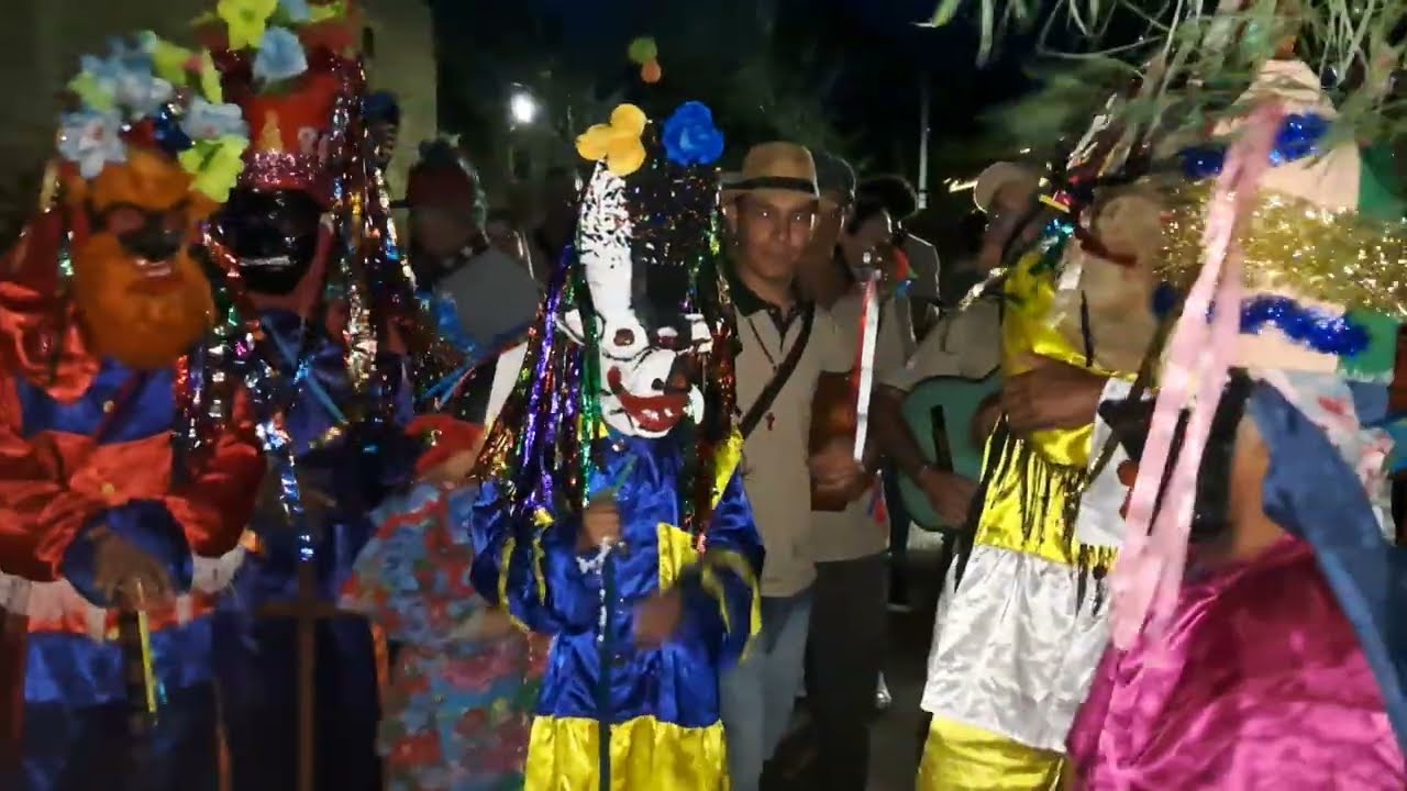 CHEGADA DA FOLIA DE REIS FILHOS DE MARIA DE TAPIRATIBA-SP 