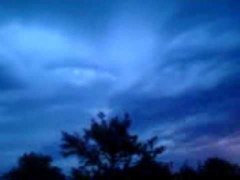Mata Malaikat Muncul di Langit Solo; Video 3gp